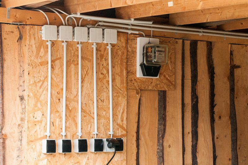 Elektroleitungen beim Pferdestall