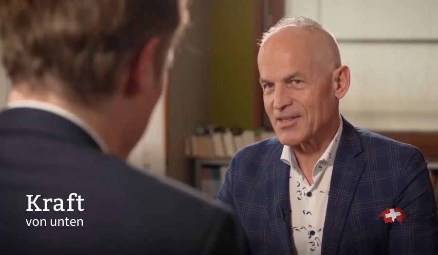 Kraft von unten – Christian Oesch im Interview bei Oval Media